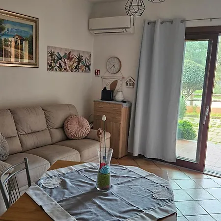 Manu House * 奧爾比亞